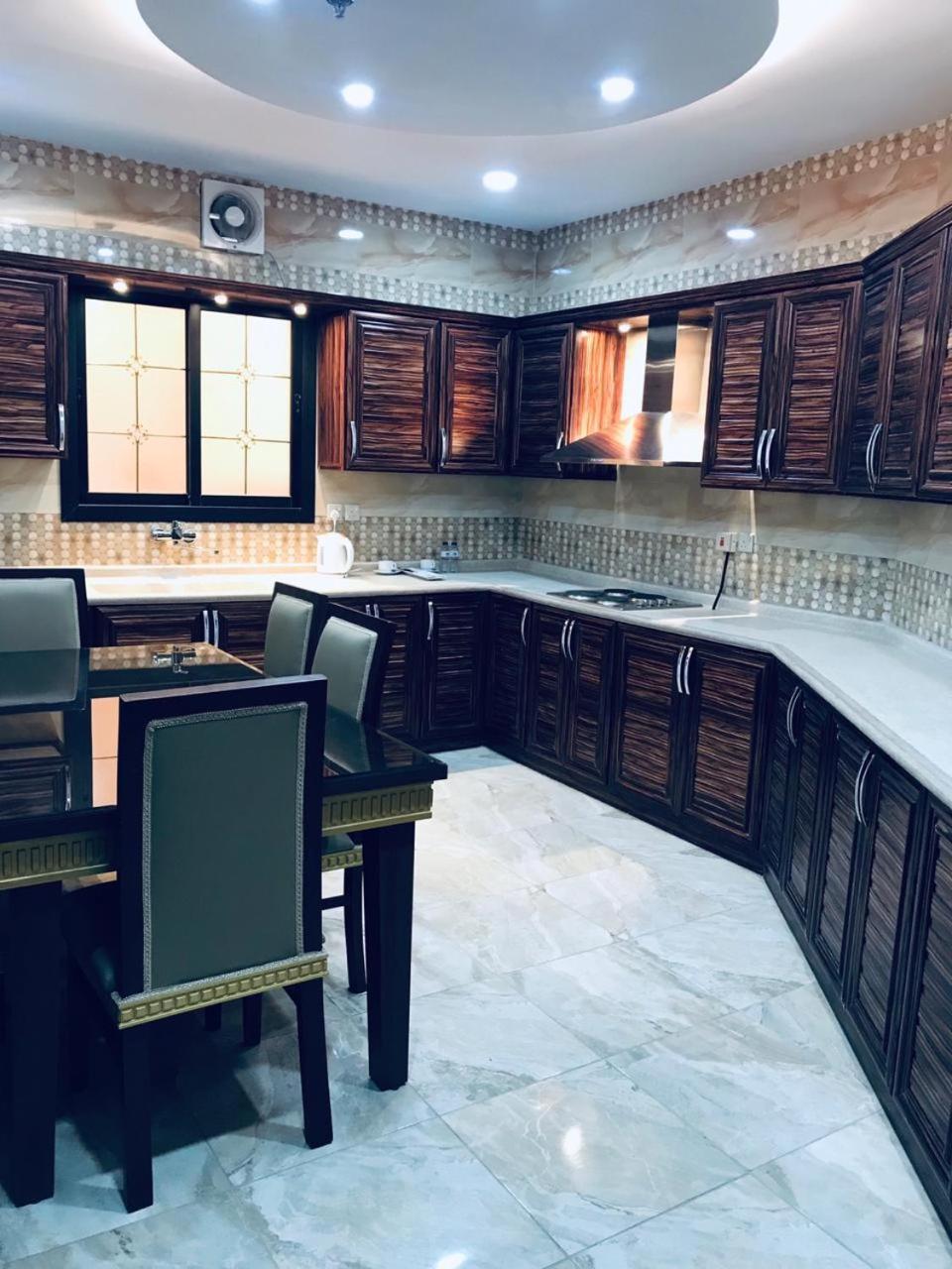 Luxury Hotel Apartments Табук Екстериор снимка