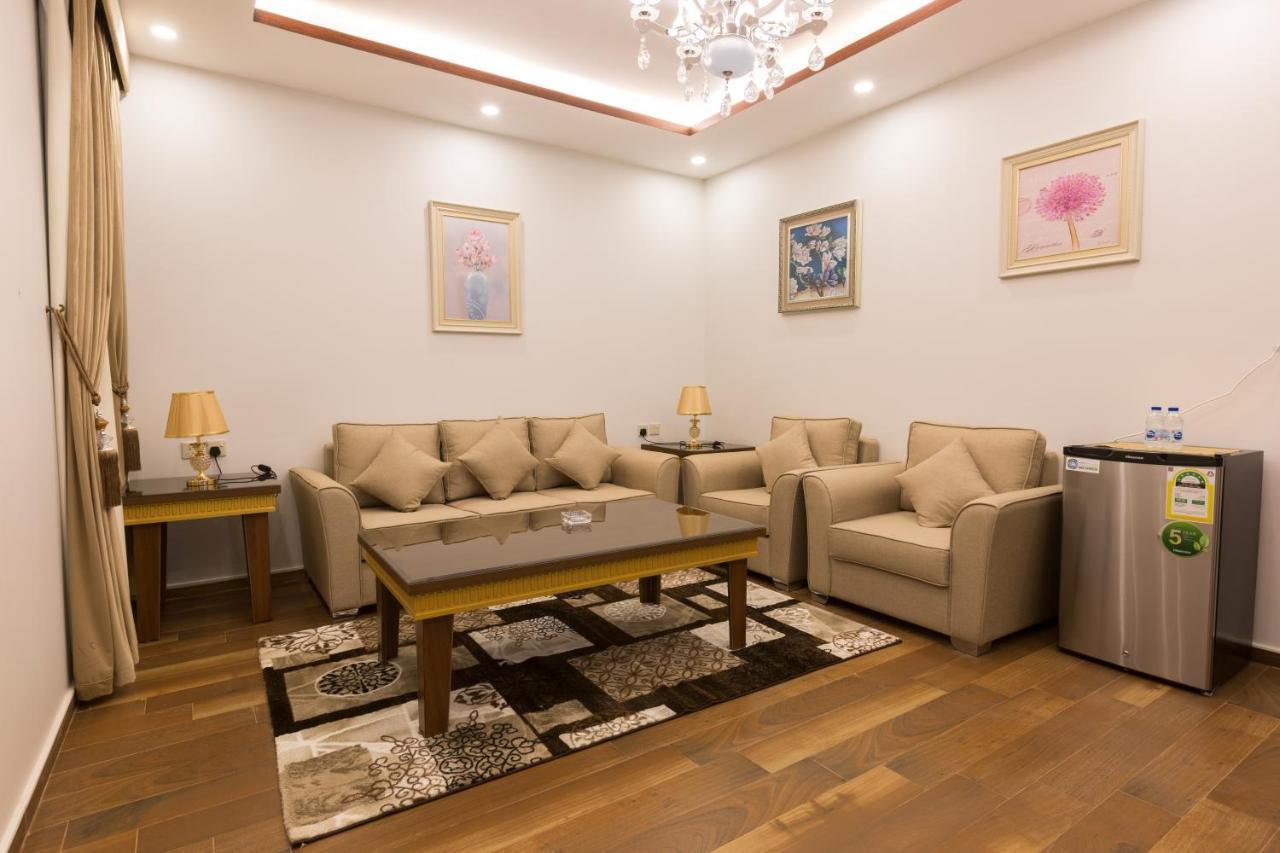 Luxury Hotel Apartments Табук Екстериор снимка